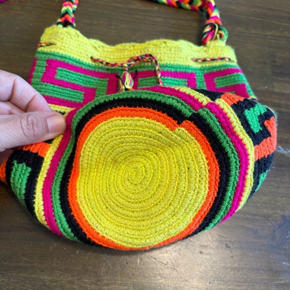 Handmade Artisan Wayuu Bucket Back Crossbody Colorful Columbian Woven Small - Picture 2 of 8